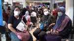 Antusias Warga Malang Ikuti Vaksinasi Pfizer di Transmart