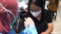 Program vaksinasi ini merupakan kerja sama yang dilakukan oleh CT Corp bersama dengan seluruh unit bisnis di dalamnya dengan Kementerian Kesehatan, sebagai bentuk CT Corp peduli keselamatan dan kesehatan masyarakat Indonesia.