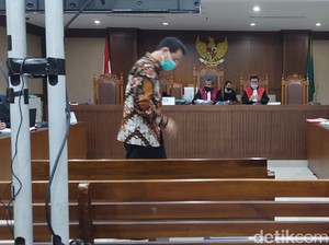 Di Sidang AKP Robin, Azis Syamsuddin Tepis soal 8 Orang Dalam di KPK