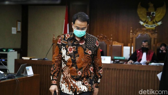 Azis Syamsuddin jadi Saksi Kasus Korupsi Penyidik KPK Mantan Wakil Ketua DPR Azis Syamsuddin menyampaikan keterangan dalam sidang lanjutan kasus dugaan suap penanganan perkara yang diusut KPK dengan terdakwa, mantan penyidik KPK AKP Stepanus Robin Pattuju dan pengacara Maskur Husain di Pengadilan Tipikor, Jakarta, Senin (25/10).