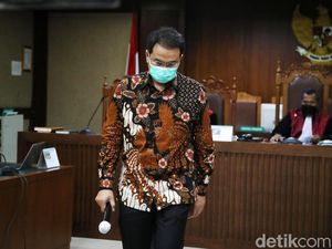 Kala Azis Syamsuddin Pamer di Sidang soal Angkat Pimpinan KPK