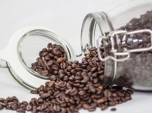 Berapa Lama Biji Kopi, Kopi Bubuk, hingga Cold Brew Bisa Disimpan?