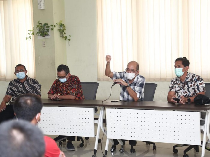 Pemkot Surabaya mengizinkan Rekreasi Hiburan Umum (RHU) buka dengan menerapkan prokes ketat. Ada 119 RHU yang telah mendapat asesmen dan menandatangani pakta integritas di Kantor BPB Linmas Surabaya.