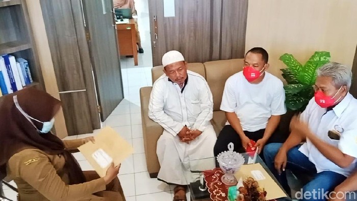 camat pesanggaran dilaporkan polisi