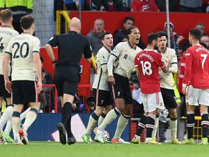 MU Vs Liverpool: Momen Ronaldo Tendang Perut Curtis Jones