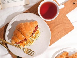 Berbagai Macam Menu Croissant Ada di Kafe Ini, Cobain Yuk!