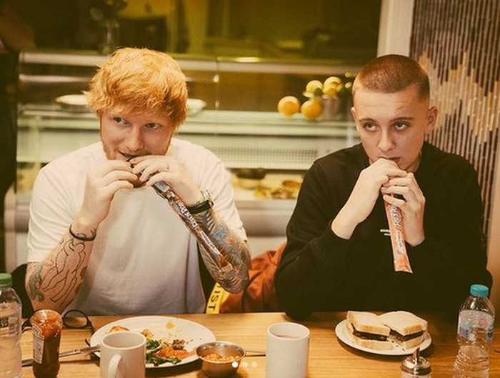 Doyan Pedas, Momen Ed Sheeran yang Tak Bisa Makan Tanpa Saus Sambal Doyan Pedas, Momen Ed Sheeran yang Tak Bisa Makan Tanpa Saus Sambal
