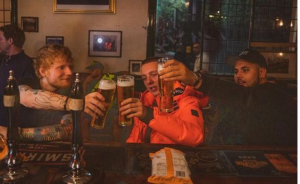 Doyan Pedas, Momen Ed Sheeran yang Tak Bisa Makan Tanpa Saus Sambal