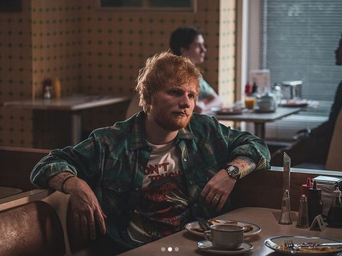 Doyan Pedas, Momen Ed Sheeran yang Tak Bisa Makan Tanpa Saus Sambal