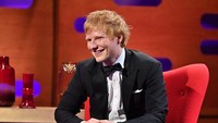 Lewat instagramnya @teddysphoto, Ed Sheeran mengumumkan dirinya positif Covid-19. Ia menjalani isolasi mandiri dan mengikuti protokol kesehatan yang ditetapkan pemerintah. Foto: instagram @teddyphoto