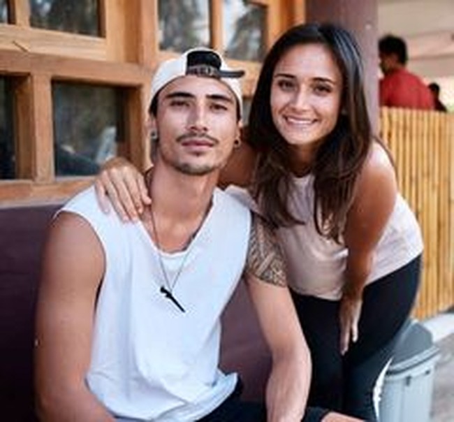 Di akun Instagram, Elize Maria tak jarang memerkan pose cantiknya. Ia juga beberapa kali memperlihatkan keakraban dengan sang adik. Saat Vincent ulang tahun ia menulis jika adiknya adalah sosok pria yang kuat dan berhati besar. You have all to give to this world! We all know you’re here to achieve great things, Foto: Instagram @elilizabeth