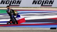 Quartararo pun merayakan keberhasilan menjadi juara dunia lebih cepat. Dia masih tak percaya bisa menjadi juara dunia MotoGP 2021.