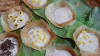 Menyajikan serabi solo yang khas dan banyak varian toppingnya, Serabi Solo Artonyoto ini bisa menjadi rekomendasi jika kamu sedang ngidam serabi. Berlokasi di Jalan Pekapuran, Sukamaju Baru, Tapos, Depok, harga serabi di sini dibanderol mulai dari RP 4 ribu saja. Foto: Istimewa