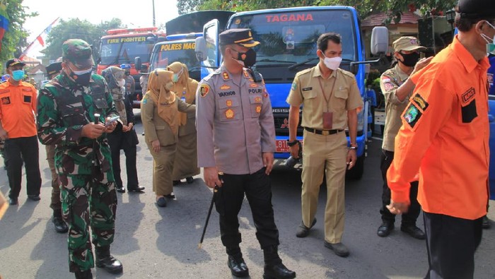 Ratusan petugas gabungan disiapsiagakan untuk mengantisipasi bencana di Magetan. Wilayah Magetan sekitar Gunung Lawu berpotensi longsor dan banjir.