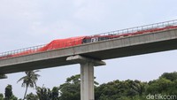 Keputusan penggunaan kereta yang pernah kecelakaan itu ditegaskan oleh Kepala Divisi LRT Jabodebek KAI Mochamad Purnomosidi. Dia menyatakan kereta yang rusak akibat kecelakaan akan diperbaiki oleh PT INKA dan dikirim kembali dalam waktu dekat.