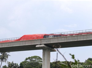 Kesaksian Warga Dengar Ledakan Kencang Saat LRT Tabrakan di Cibubur