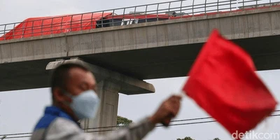 Terkini! Foto-foto LRT Tabrakan di Cibubur