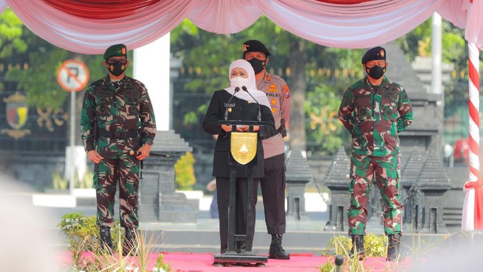Gubernur Khofifah di Lapangan Makodam V Brawijaya