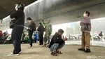 Hujan Lebat, Pemotor Ramai-ramai Berteduh di Kolong Jembatan