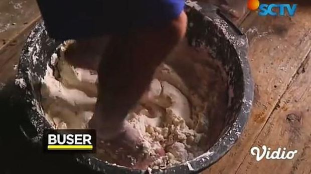 Jijik Banget! Makanan-makanan Ini Terbukti Diolah Pakai Kaki Telanjang