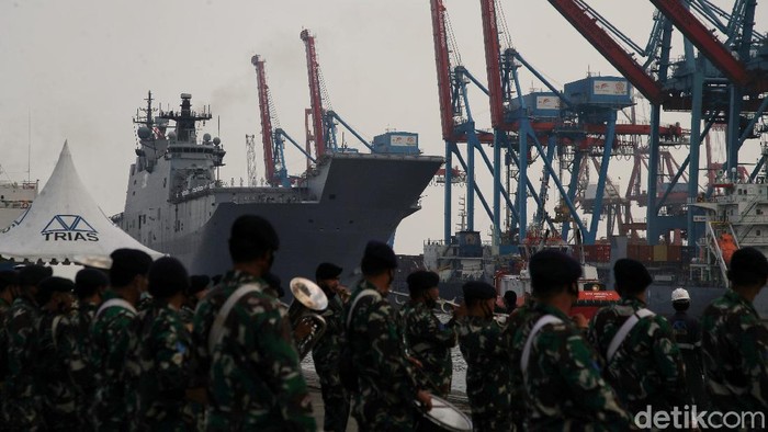 Kapal armada terbesar Angkatan Laut Australia HMAS Canberra, tiba di Dermaga JICT 2, Pelabuhan Tanjung Priok, Jakarta Utara.