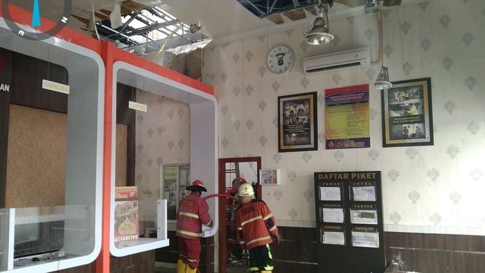 Kebakaran di SPKT Pekanbaru (Raja-detikcom)