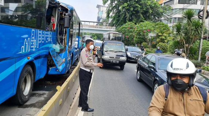Kecelakaan 2 bus TransJakarta di MT Haryono, Jaktim
