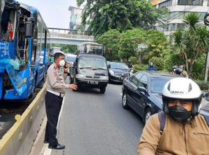 Kecelakaan TransJ Vs TransJ di MT Haryono, 37 Penumpang Luka-luka