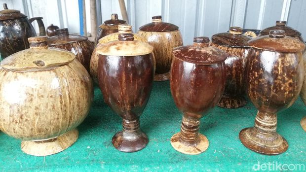 Kerajinan Batok Kelapa di Sumedang