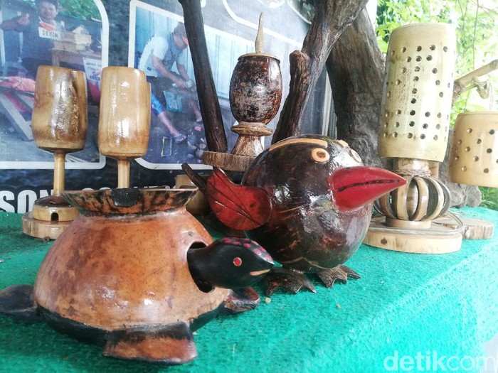 Kerajinan Batok Kelapa di Sumedang
