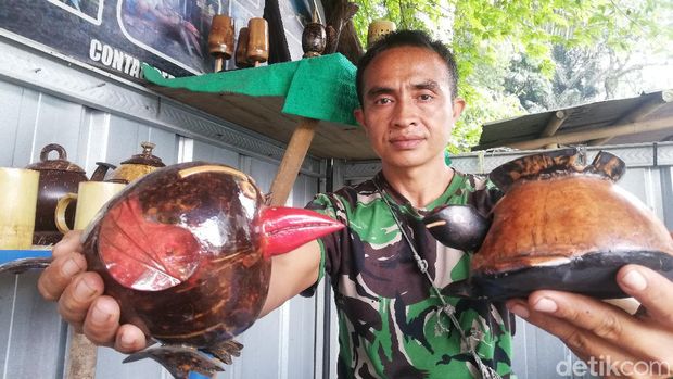 Kerajinan Batok Kelapa di Sumedang