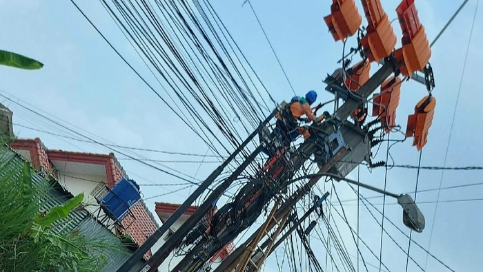 Dengan terobosan pemeliharaan tanpa padam itu memberikan keuntungan bagi PLN dimana tidak akan kehilangan energi jual yang dalam hal ini pendapatan.