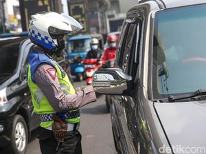 Kisah Aiptu Parman Putari Sleman Cari HP Warga Ketinggalan di Taksi Online