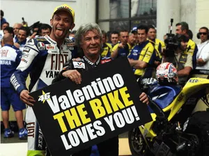 Akhir 26 Tahun Kiprah Valentino Rossi di Dunia Balap Motor Grand Prix