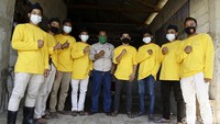 Usaha ternak ayam ini diberi nama Kelompok Bakti Tani, yang terletak di Kampung Gunung Dahu, Desa Bantar Karet, Kabupaten Bogor. Peternakan ayam broiler ini juga mampu membuka lapangan pekerjaan bagi para pemuda di wilayah tersebut, yang saat ini beranggotakan 13 orang.