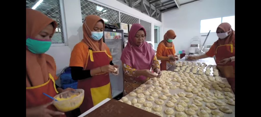 Mantan PNS Ini Pilih Jualan Donat, Sehari Bisa Jual 3.000 Donat