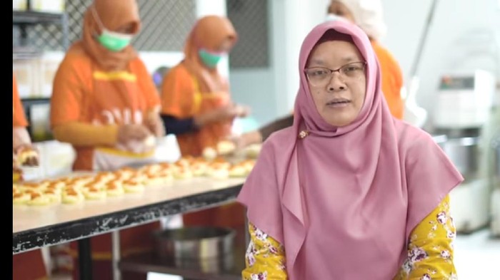 Mantan PNS Ini Pilih Jualan Donat, Sehari Bisa Jual 3.000 Donat