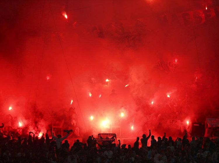 Le Classique Membara! Neymar Sampai Dilindungi Tameng