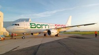 Maskapai asal Italia, Alitalia resmi menutup bisnis penerbangannya secara permanen setelah 74 tahun mengudara. Pemerintah telah menggelontorkan miliaran euro untuk menyelamatkan perusahaan, namun sayangnya Alitalia tak mampu bertahan mengatasi persaingan global dan beradaptasi dengan perubahan di sektor penerbangan. Foto: ITA via LaPresse/AP