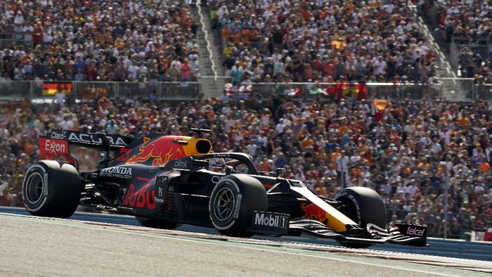 Red Bull driver Max Verstappen, of the Netherlands, races during the Formula One U.S. Grand Prix auto race at the Circuit of the Americas, Sunday, Oct. 24, 2021, in Austin, Texas. (AP Photo/Eric Gay)