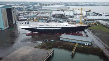 Kapal pesiar ini memiliki panjang 127 meter dan dek tiga lantai, serta akan dilengkapi dengan tiga tiang raksasa untuk membentangkan layar-layarnya.