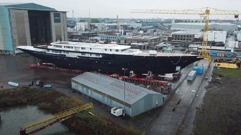 Situs autoevolution belum lama ini mengunggah foto-foto kapal pesiar Project Y721 yang diduga merupakan pesanan Bezos. Kapal pesiar ini sedang dibangun di Zwijndrecht, Belanda oleh perusahaan Oceanco.