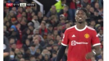 Fans ini malah berterimakasih pada Paul Pogba karena dengan dia dikartu merah, memastikan permainan MU makin berantakan agar Ole dipecat. Foto: Twitter