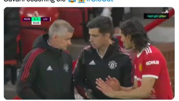 Bukan Ole yang mengajari Cavani tentang taktik tapi malah sebaliknya. Foto: Twitter