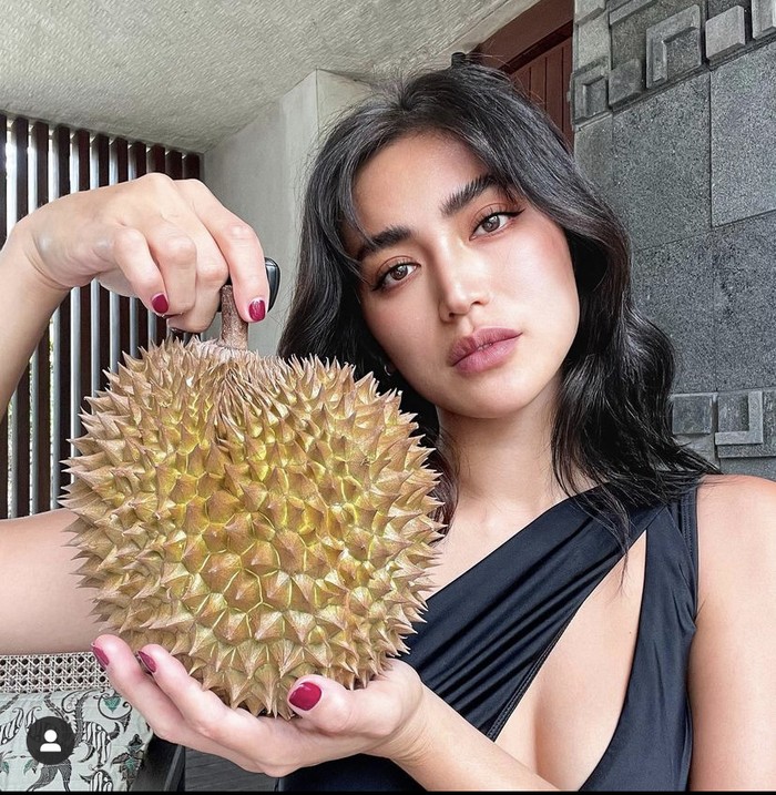 Mesranya Pengantin Baru, Jessica Iskandar dan Vincent Verhaag Saat Makan Bareng Mesranya Pengantin Baru, Jessica Iskandar dan Vincent Verhaag Saat Makan Bareng