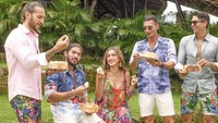 Punya usaha roti sobek, Jessica kenalkan roti-roti ini ke teman-teman Vincent yang berada di Bali. Semuanya mencicipi roti Jessica dengan semangat. Foto: Instagram @inijedar & @v.andrianto