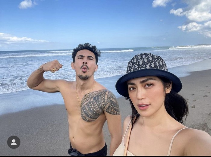 Mesranya Pengantin Baru, Jessica Iskandar dan Vincent Verhaag Saat Makan Bareng Mesranya Pengantin Baru, Jessica Iskandar dan Vincent Verhaag Saat Makan Bareng