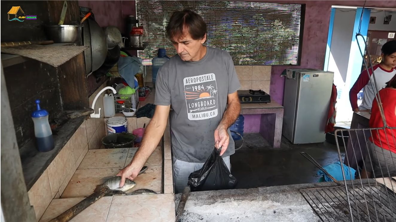 Michael, Bulu Penjual Ikan