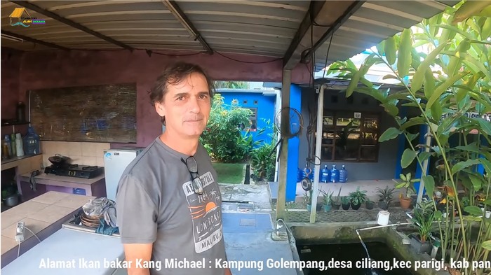 Michael, Bulu Penjual Ikan Michael, Bulu Penjual Ikan
