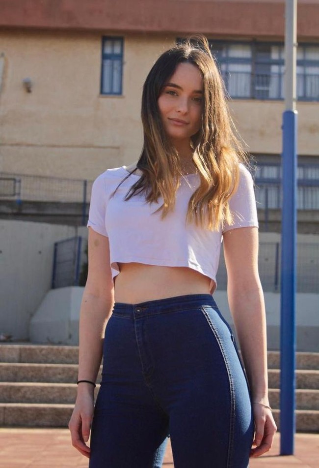 Selain sibuk sebagai model dan dokter, Noa Cochva mengatakan dirinya saat ini sedang mengembangkan start-up desain interior bersama ayahnya. Foto: Instagram